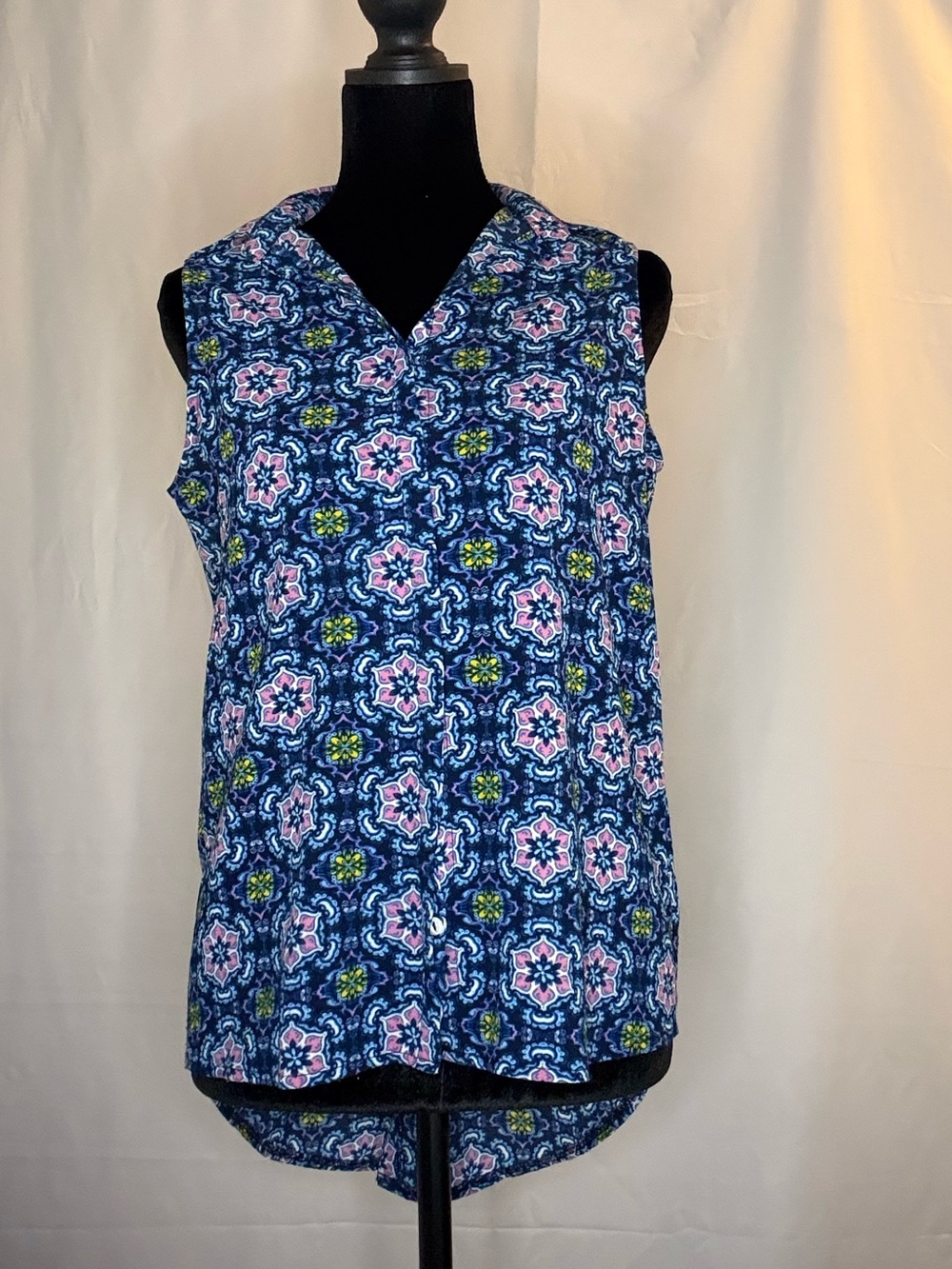 Sleeveless V-Neck Tunic Top in Navy Floral Print